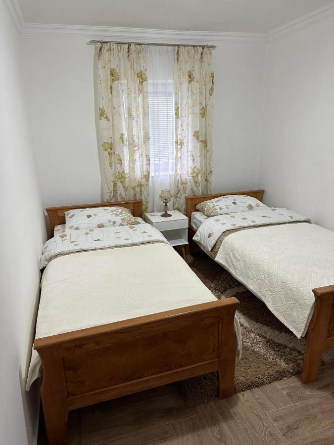 Apartmani Emily & Jully Нікшич Екстер'єр фото