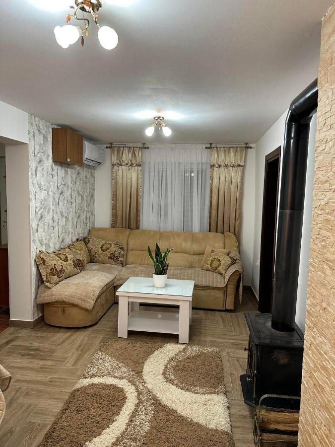 Apartmani Emily & Jully Нікшич Екстер'єр фото