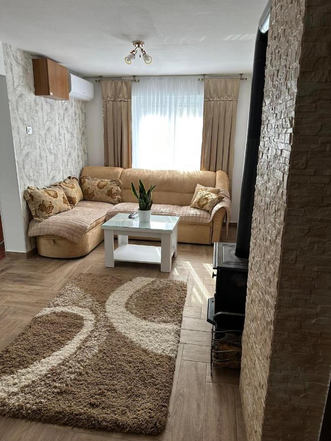 Apartmani Emily & Jully Нікшич Екстер'єр фото