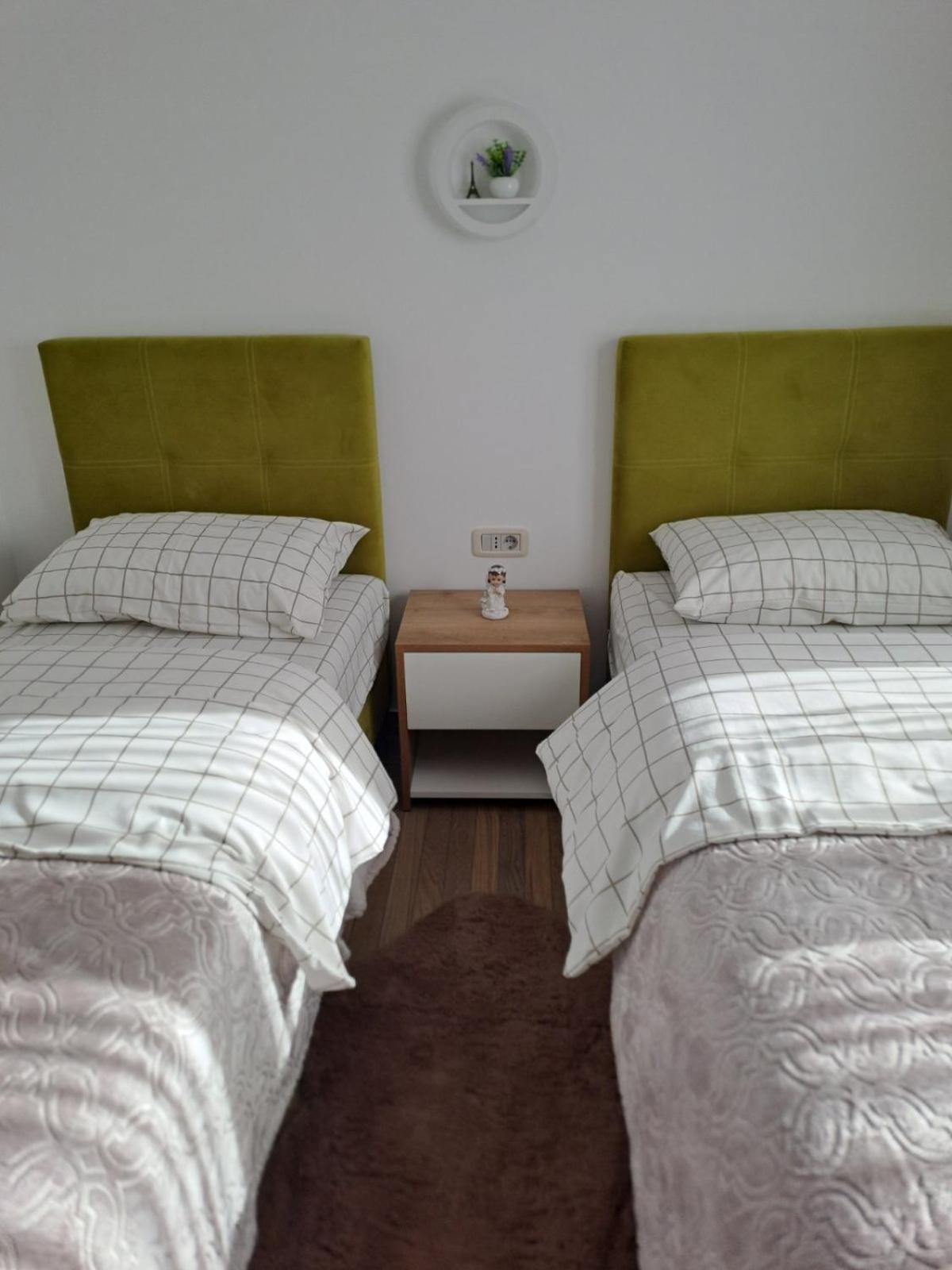 Apartmani Emily & Jully Нікшич Екстер'єр фото