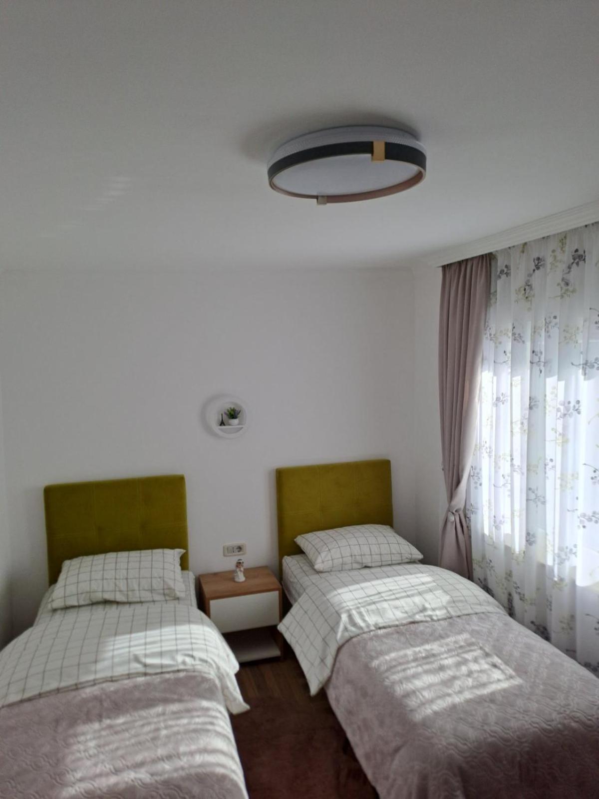 Apartmani Emily & Jully Нікшич Екстер'єр фото
