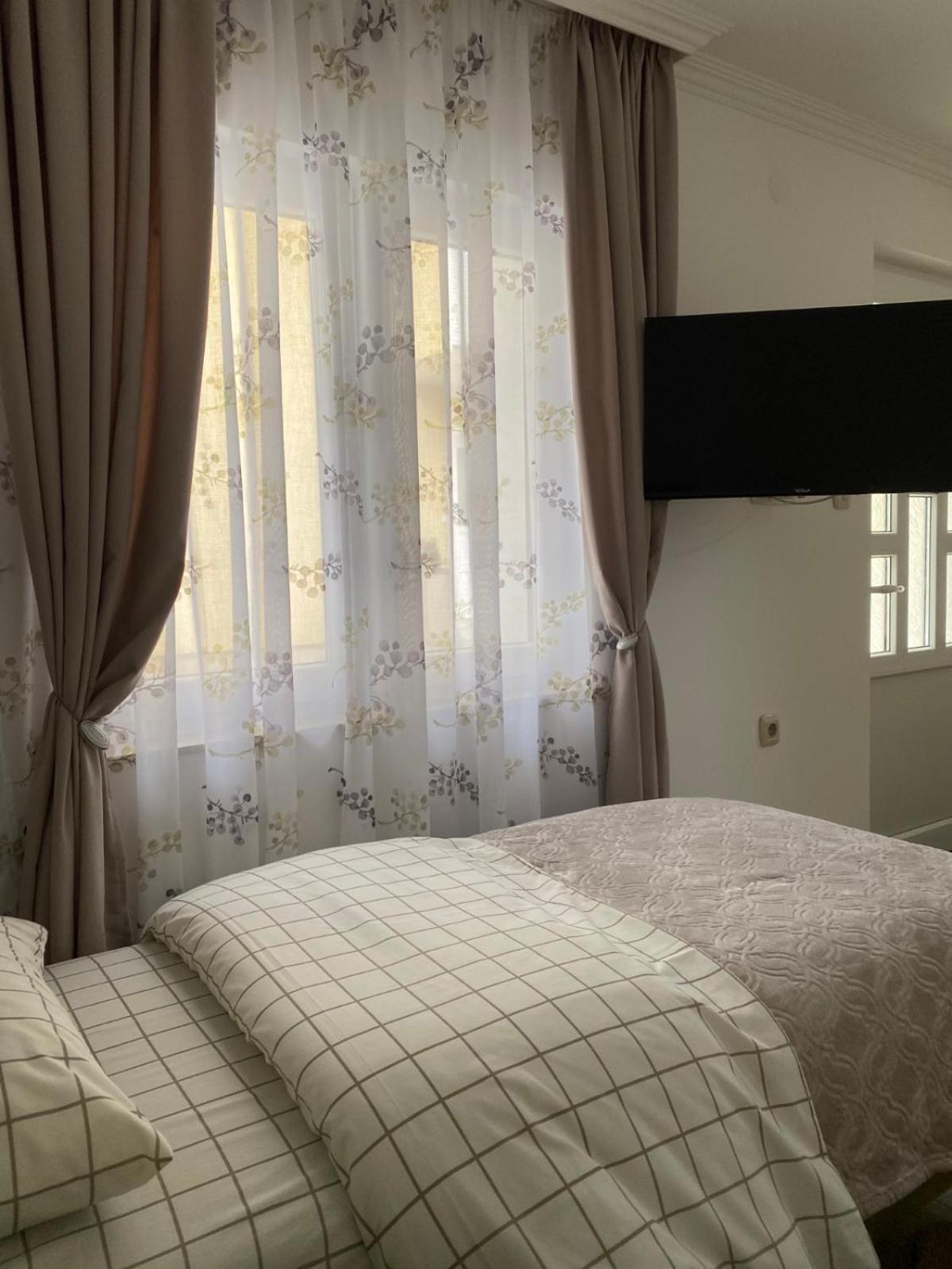 Apartmani Emily & Jully Нікшич Екстер'єр фото