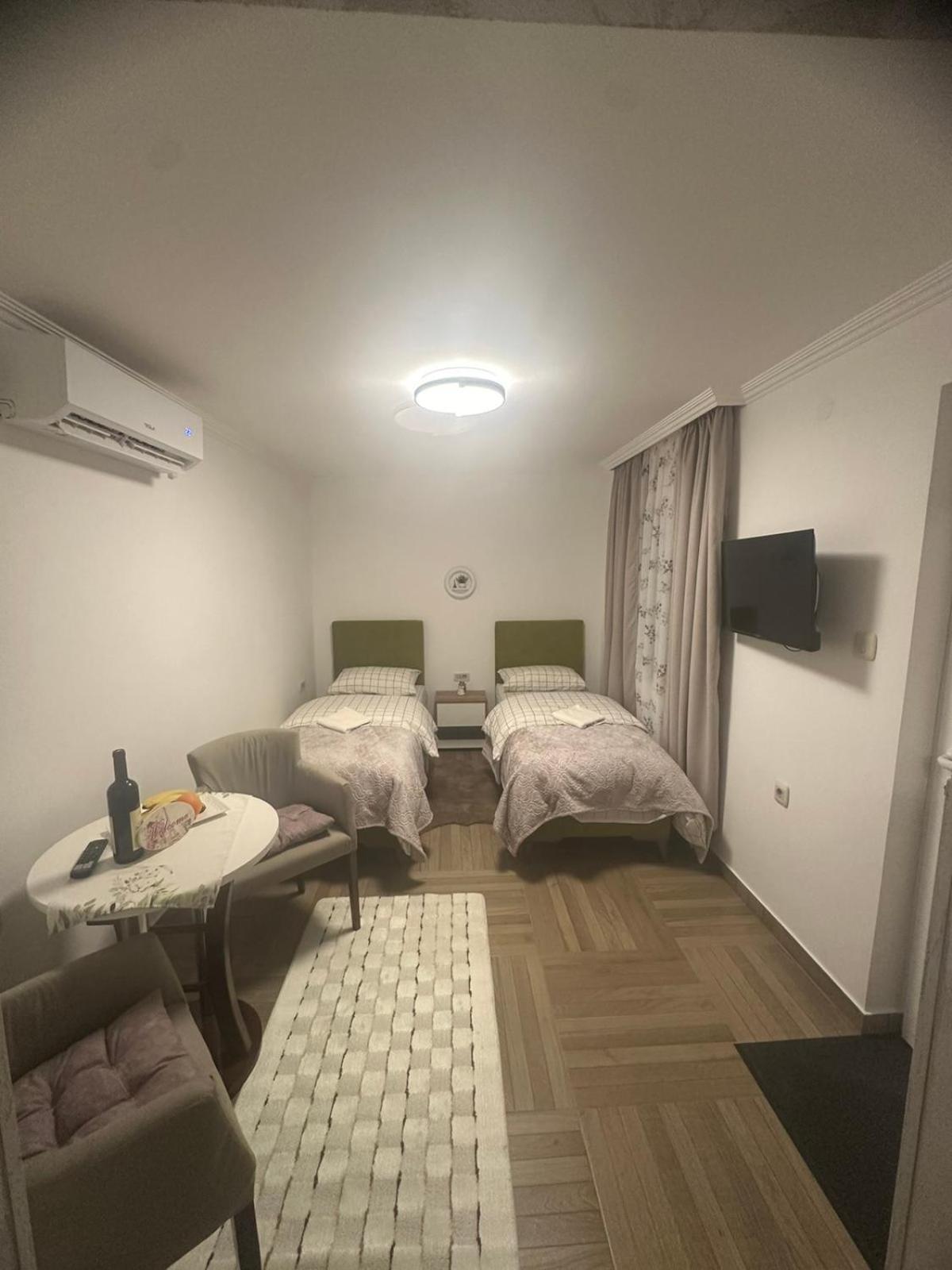 Apartmani Emily & Jully Нікшич Екстер'єр фото